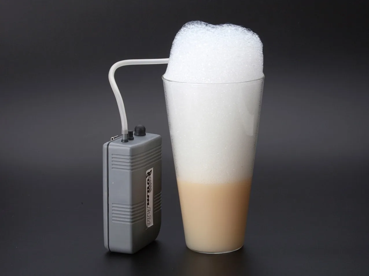 Foam Kit generando espuma de quillay en el vaso